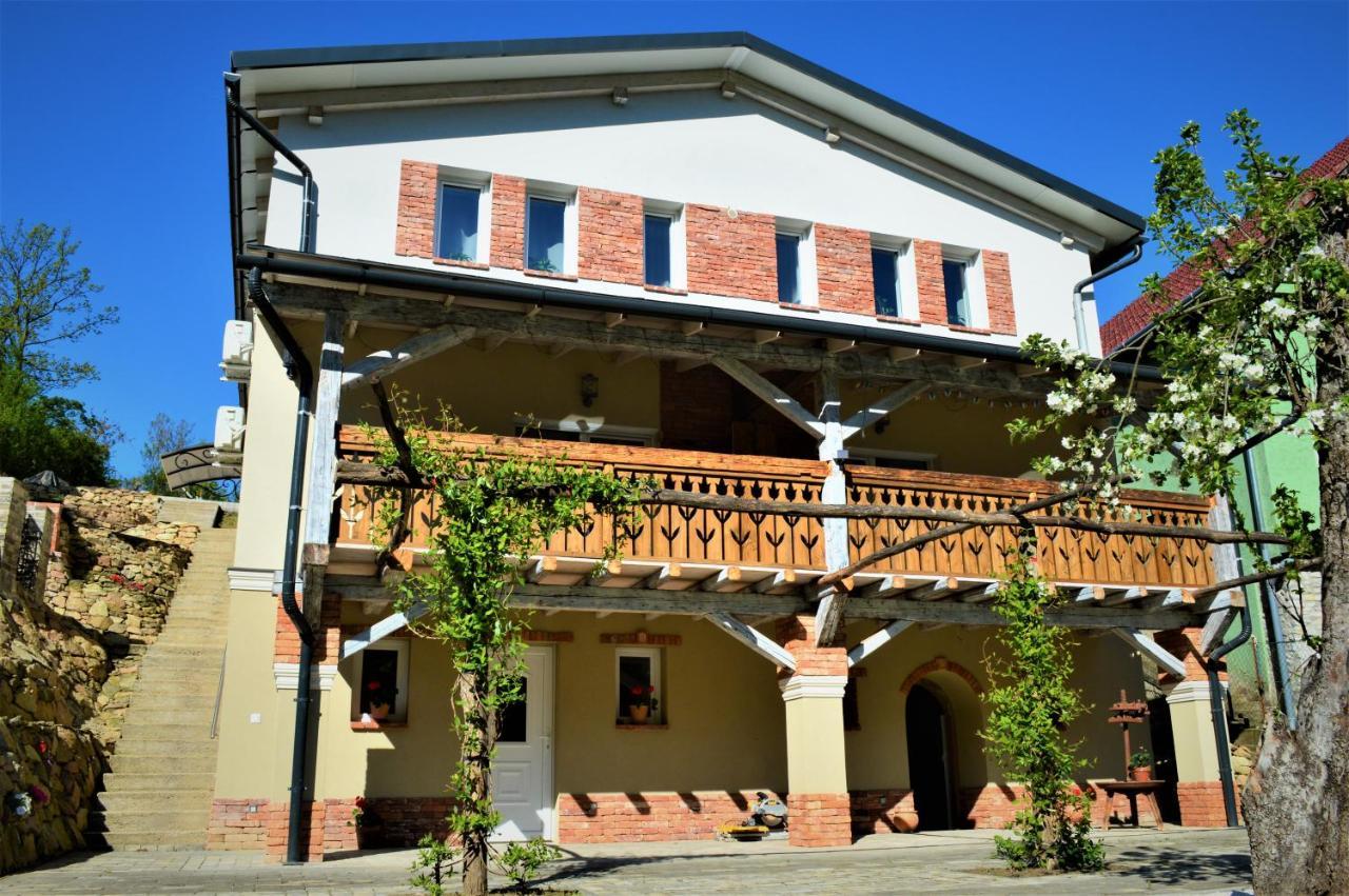 Terrace Apartments Eger Esterno foto